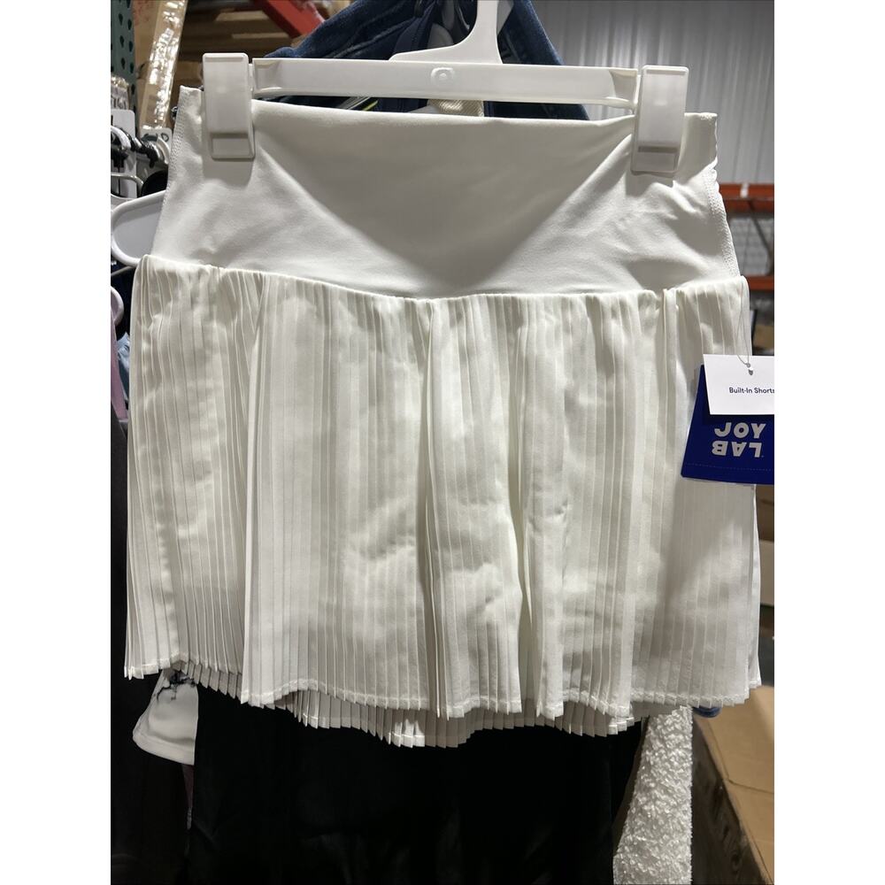 NWT Joy Lab True White/ Light Green Skort Size M (MRSP $25)